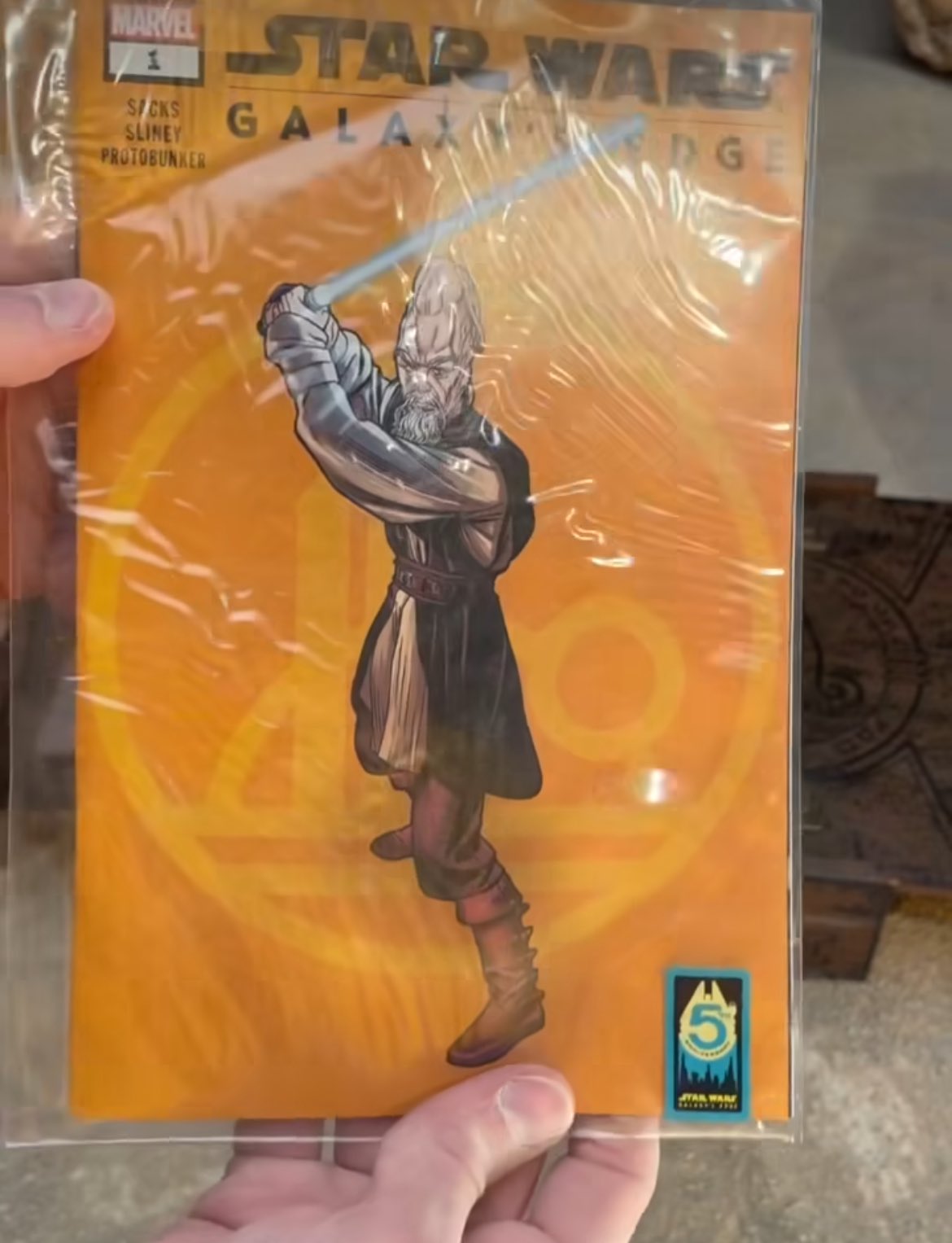 Star Wars: Galaxy's Edge 1 - Legacy Lightsaber Variant