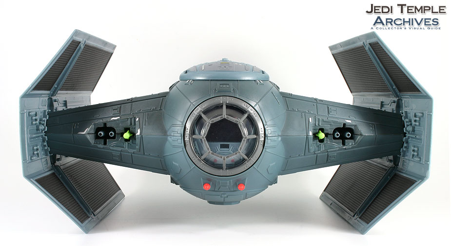 STAR WARS DEATH STAR & TIE ADVANCED ×1 Darth Vader's TIE Advanced Flies in with New Star Wars TVC