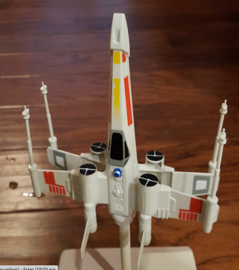 Red Squadron X-Wing Starfighter - Star Wars Estes (Renaissance