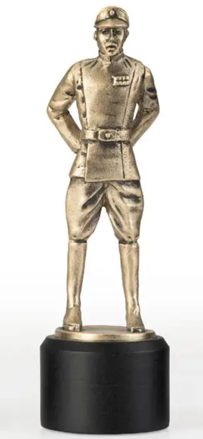 Imperial Officer | Classic Gilt Chess Set